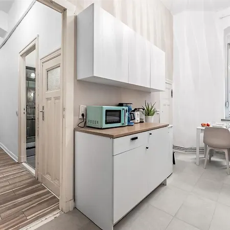33 K Next To Alexanderplatz, 4 With Bathroom & Guest Toilet アパート