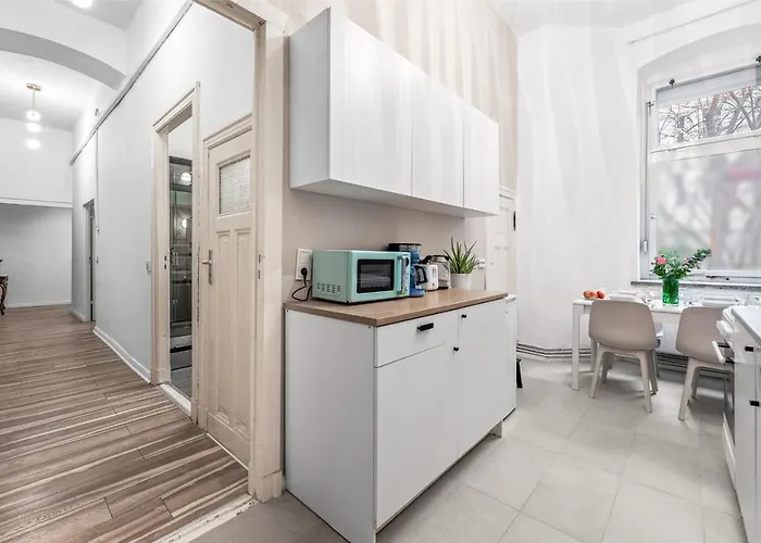 33 K Next To Alexanderplatz, 4 With Bathroom & Guest Toilet アパート