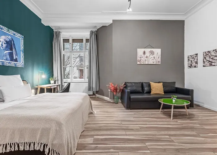 33 K Next To Alexanderplatz, 4 With Bathroom & Guest Toilet * Berlin