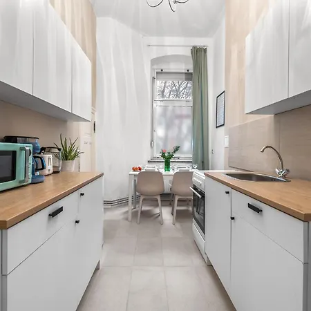 33 K Next To Alexanderplatz, 4 With Bathroom & Guest Toilet * Berlín