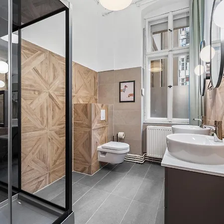 33 K Next To Alexanderplatz, 4 With Bathroom & Guest Toilet