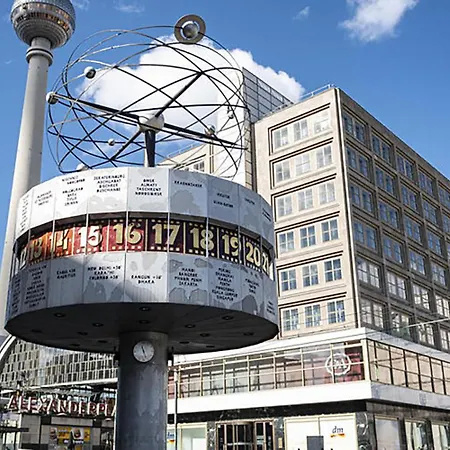 33 K Next To Alexanderplatz, 4 With Bathroom & Guest Toilet Berlín